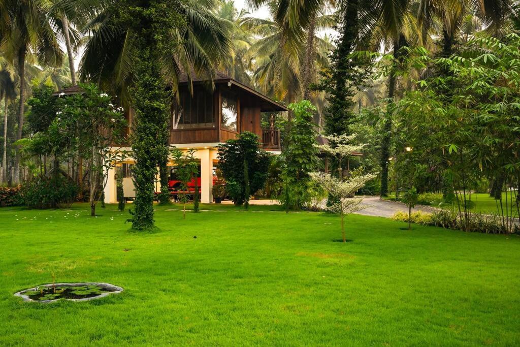 Villa Woods & Palms Pollāchi Buitenkant foto