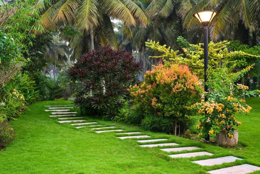 Villa Woods & Palms Pollāchi Buitenkant foto